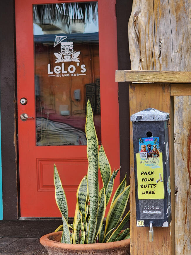 Lelo's Island Bar